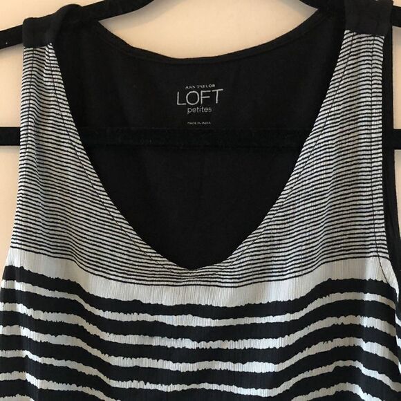 Women’s Loft Blouse Size XSP - Picture 3 of 3